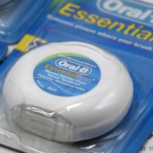 نخ دندان اورال بی مدل Essential